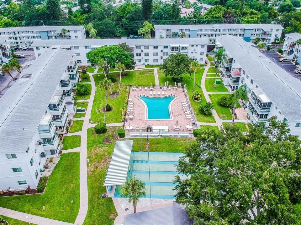 For Sale: $106,000 (2 beds, 1 baths, 733 Square Feet)