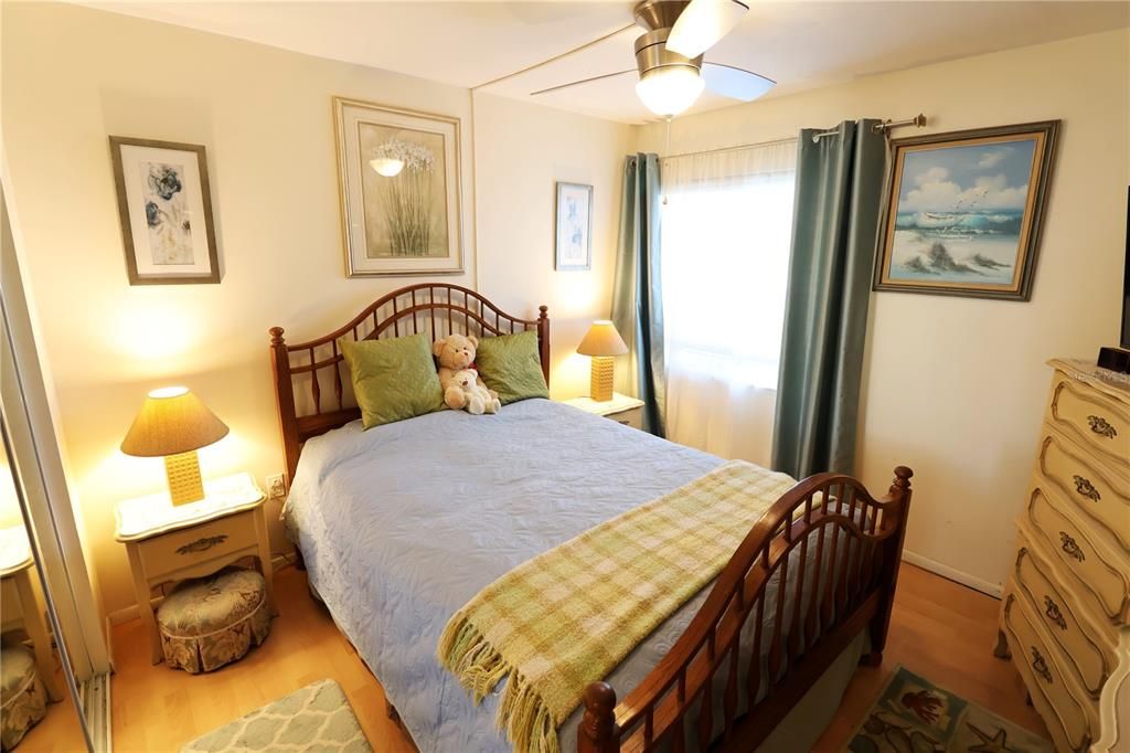 For Sale: $106,000 (2 beds, 1 baths, 733 Square Feet)