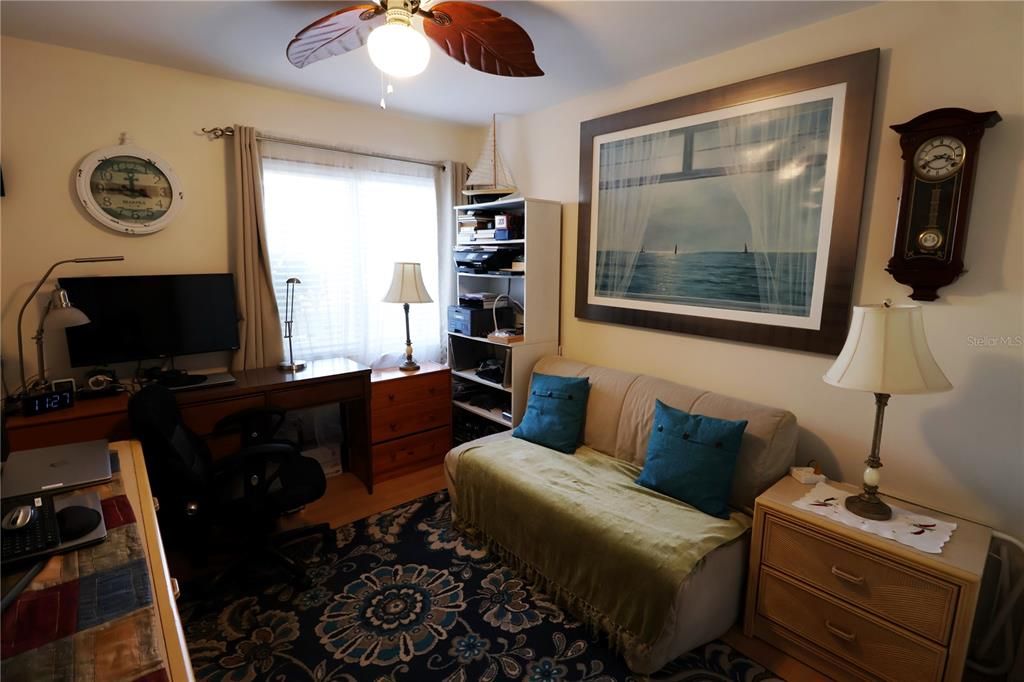 For Sale: $106,000 (2 beds, 1 baths, 733 Square Feet)