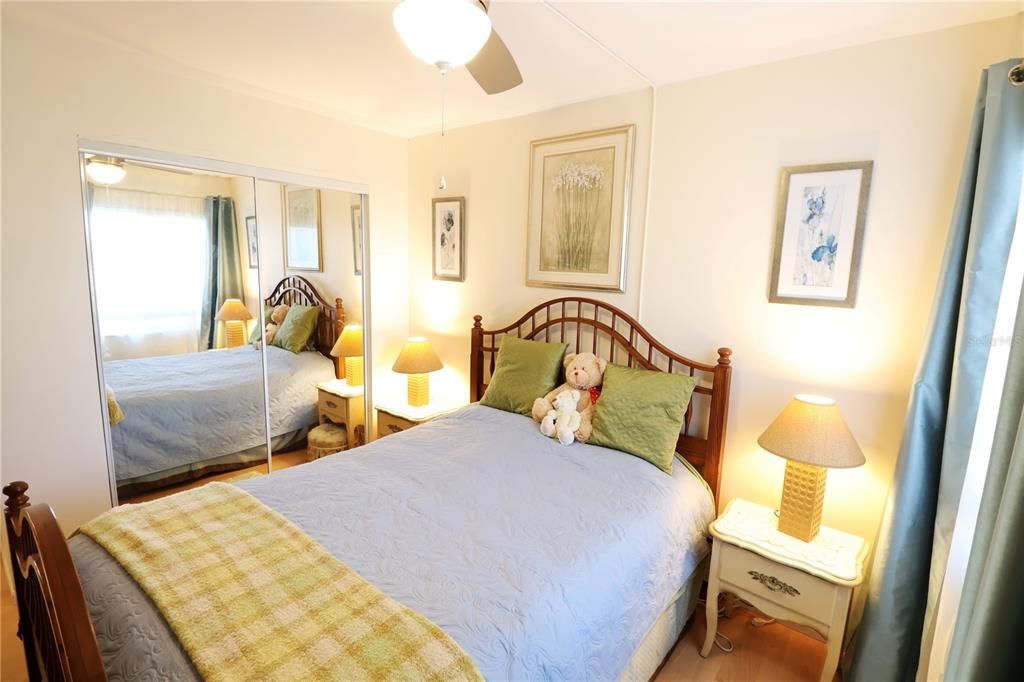 For Sale: $106,000 (2 beds, 1 baths, 733 Square Feet)