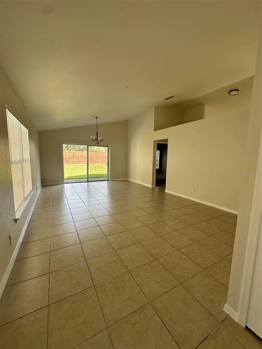 For Rent: $2,100 (3 beds, 2 baths, 1685 Square Feet)