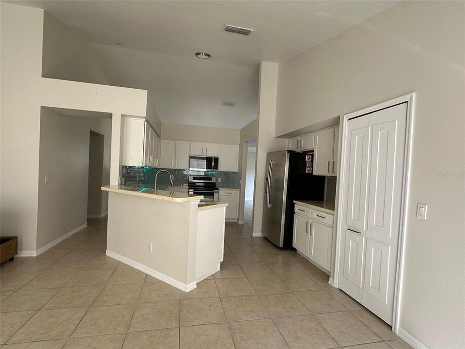 For Rent: $2,100 (3 beds, 2 baths, 1685 Square Feet)