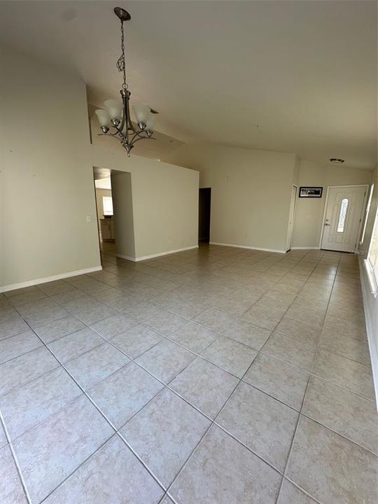 For Rent: $2,100 (3 beds, 2 baths, 1685 Square Feet)