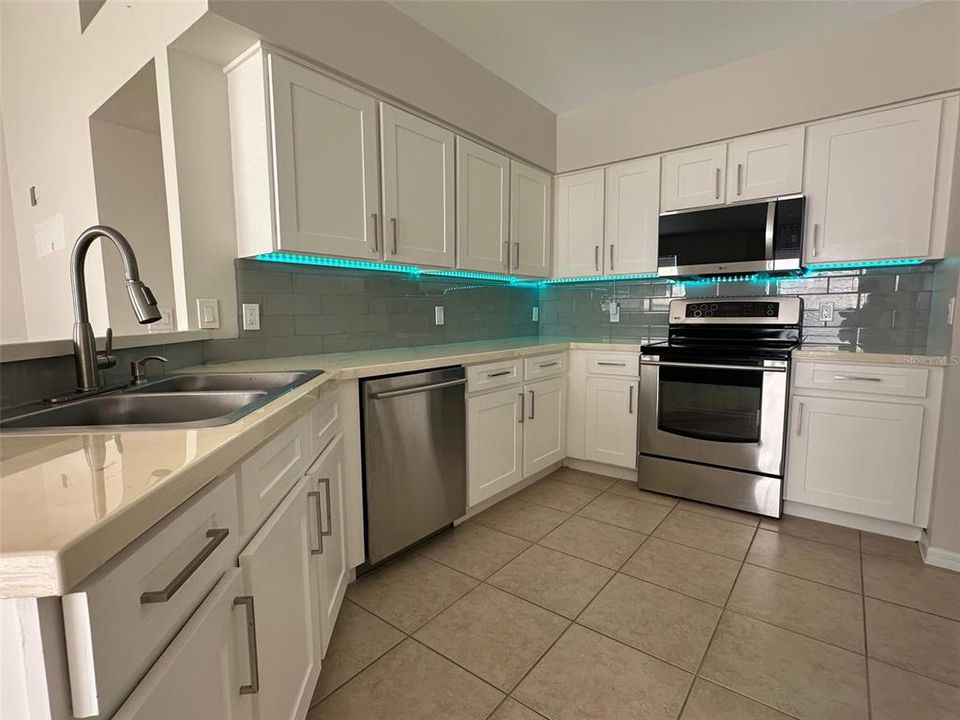 For Rent: $2,100 (3 beds, 2 baths, 1685 Square Feet)