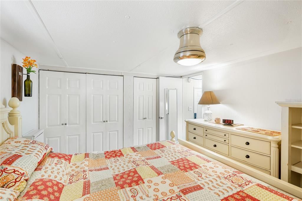 For Sale: $115,000 (1 beds, 2 baths, 1008 Square Feet)