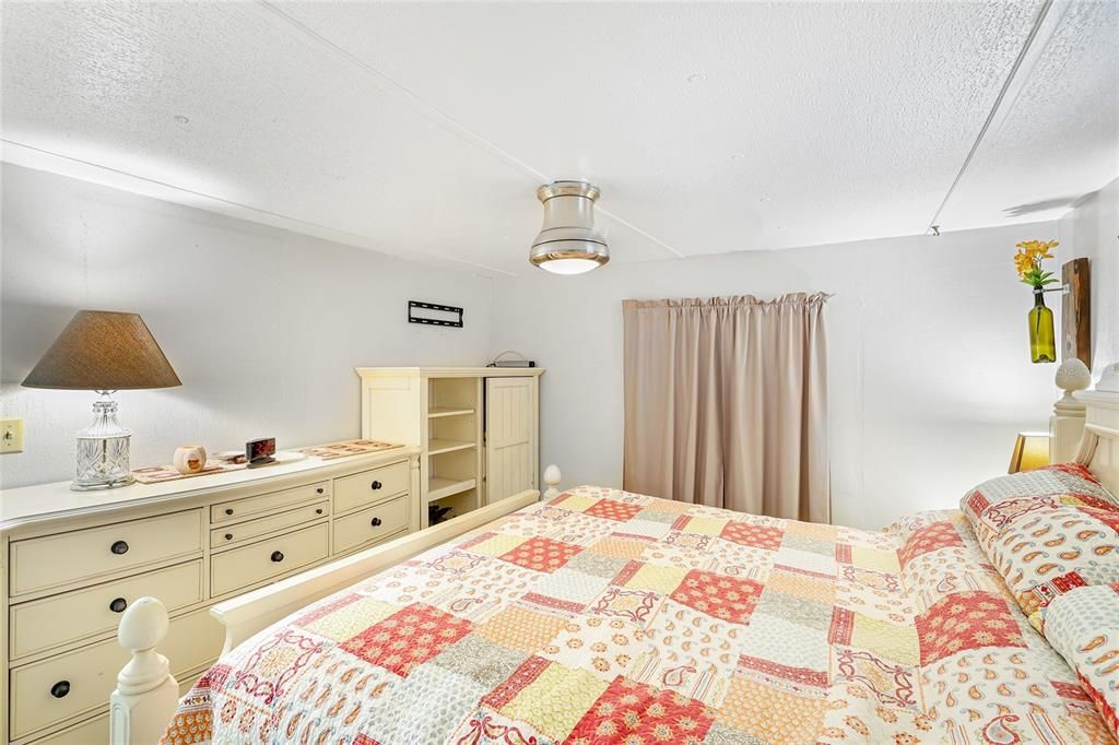 For Sale: $115,000 (1 beds, 2 baths, 1008 Square Feet)