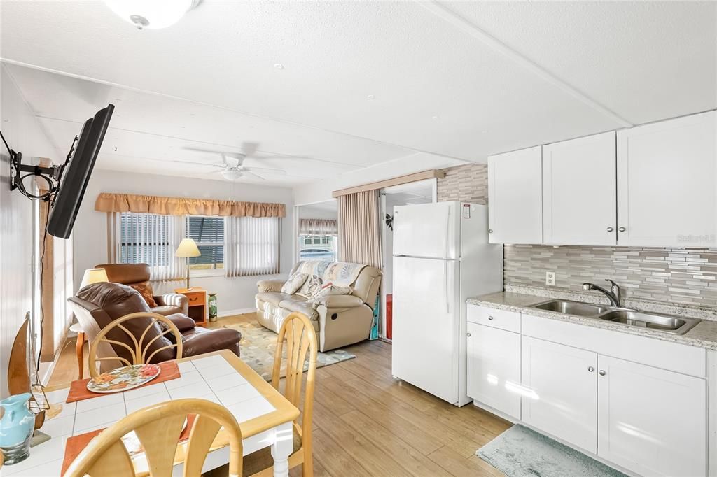 For Sale: $115,000 (1 beds, 2 baths, 1008 Square Feet)