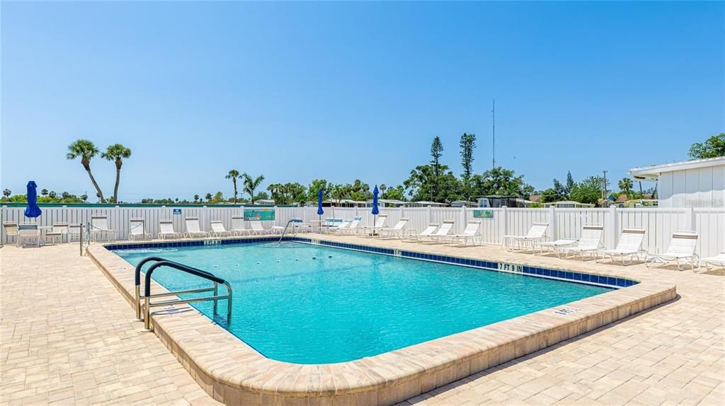 For Sale: $115,000 (1 beds, 2 baths, 1008 Square Feet)