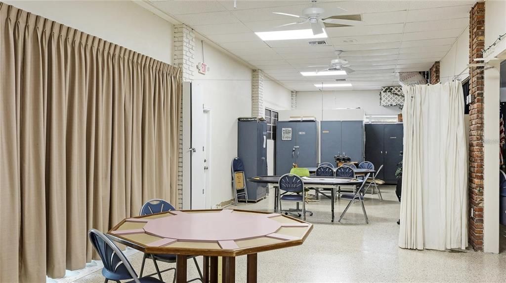 For Sale: $115,000 (1 beds, 2 baths, 1008 Square Feet)