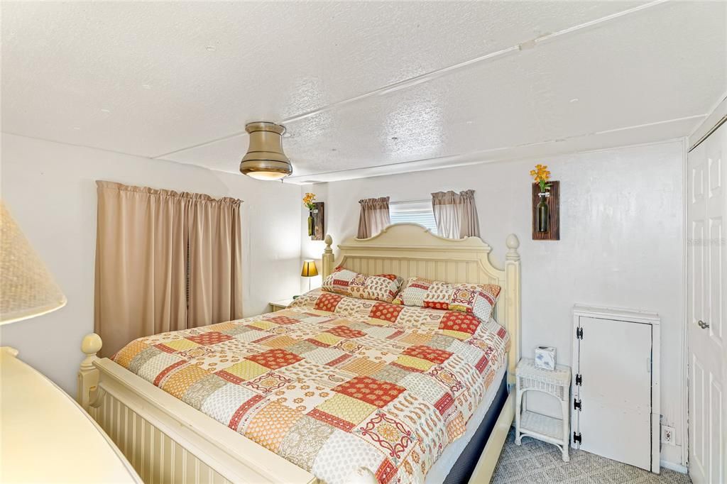 For Sale: $115,000 (1 beds, 2 baths, 1008 Square Feet)