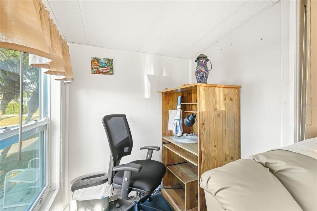 For Sale: $115,000 (1 beds, 2 baths, 1008 Square Feet)