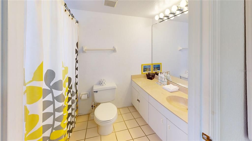 For Sale: $275,000 (2 beds, 2 baths, 1012 Square Feet)