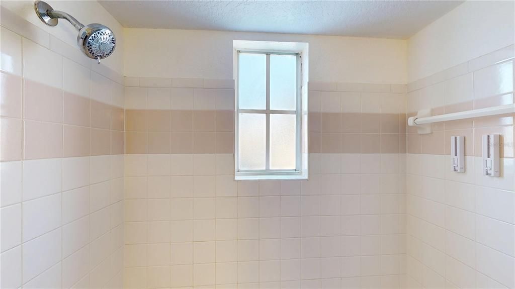 For Sale: $275,000 (2 beds, 2 baths, 1012 Square Feet)