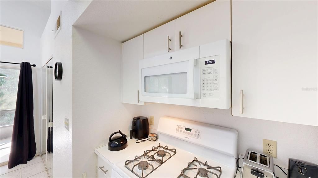 For Sale: $275,000 (2 beds, 2 baths, 1012 Square Feet)