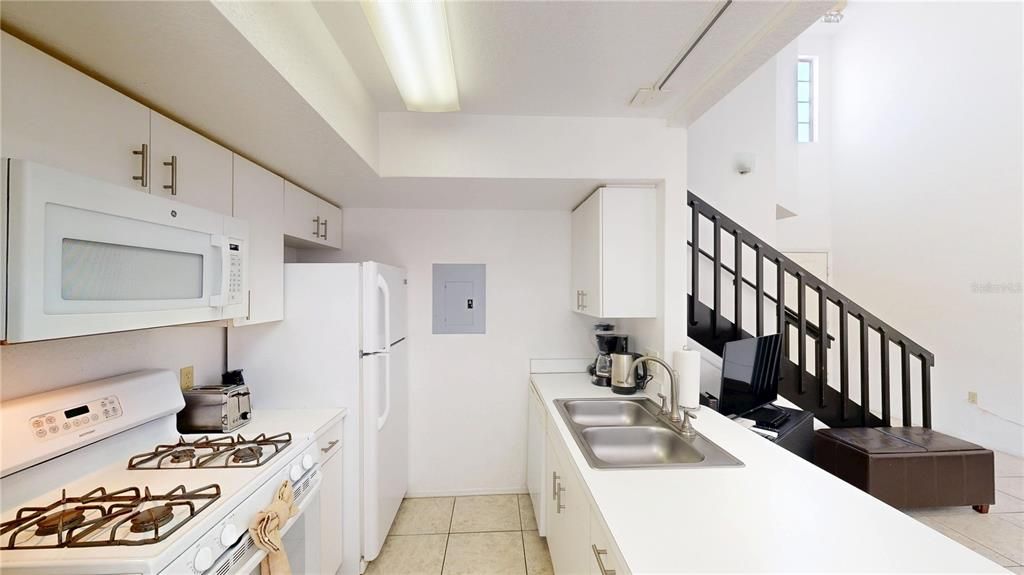 For Sale: $275,000 (2 beds, 2 baths, 1012 Square Feet)