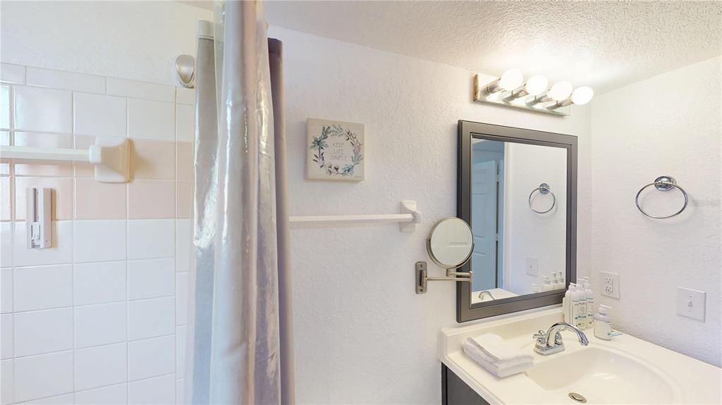 For Sale: $275,000 (2 beds, 2 baths, 1012 Square Feet)