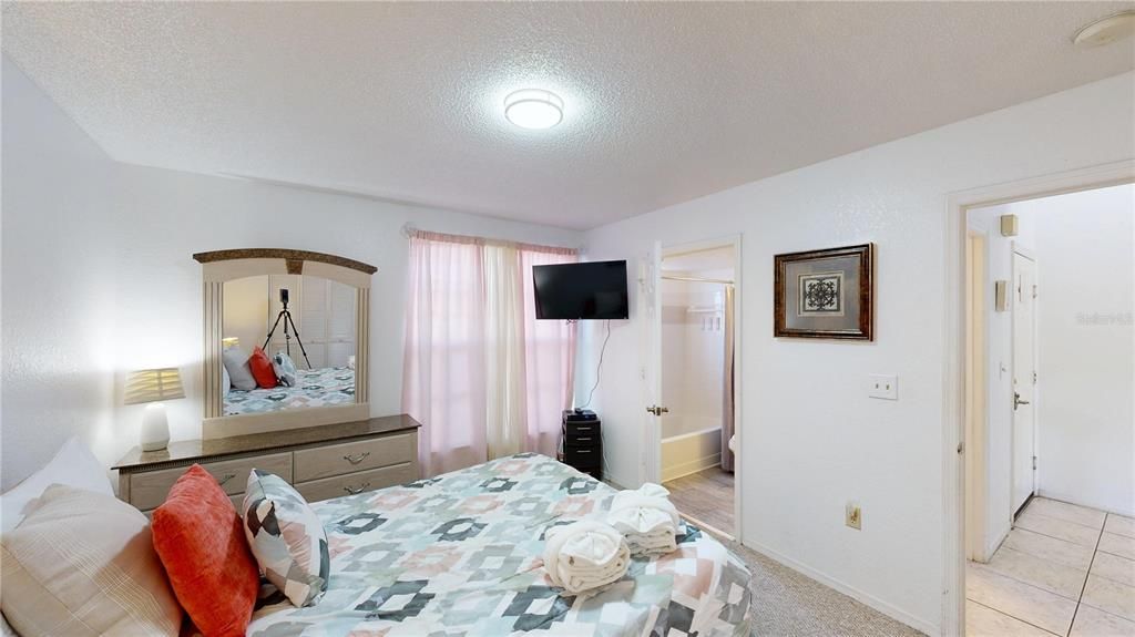 For Sale: $275,000 (2 beds, 2 baths, 1012 Square Feet)