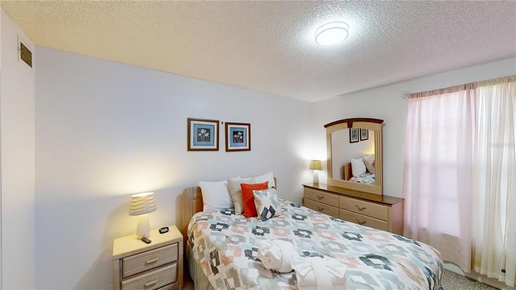 For Sale: $275,000 (2 beds, 2 baths, 1012 Square Feet)