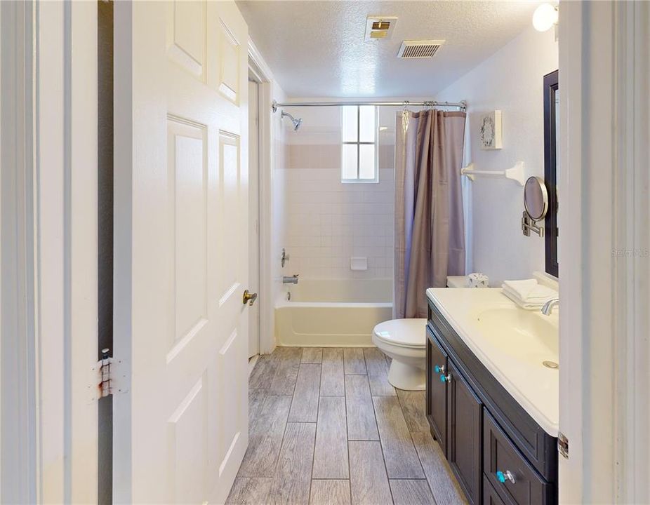 For Sale: $275,000 (2 beds, 2 baths, 1012 Square Feet)