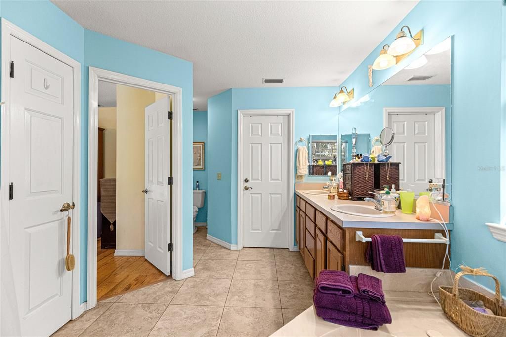 For Sale: $485,000 (3 beds, 2 baths, 2070 Square Feet)