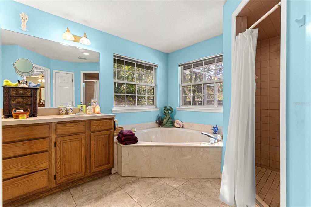 For Sale: $485,000 (3 beds, 2 baths, 2070 Square Feet)