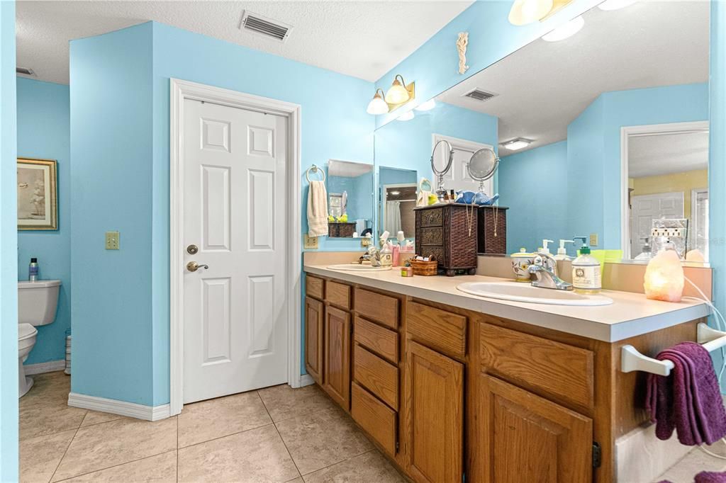 For Sale: $485,000 (3 beds, 2 baths, 2070 Square Feet)