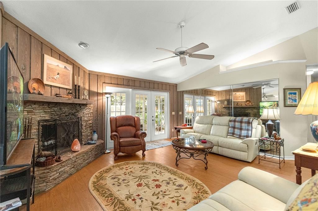 For Sale: $485,000 (3 beds, 2 baths, 2070 Square Feet)