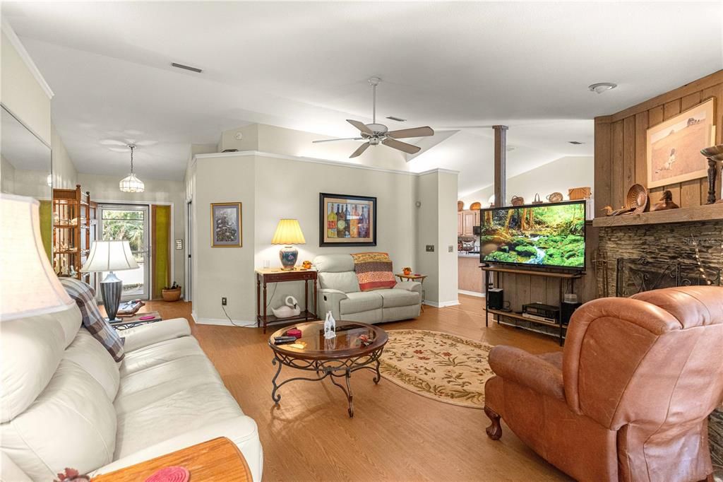 For Sale: $485,000 (3 beds, 2 baths, 2070 Square Feet)