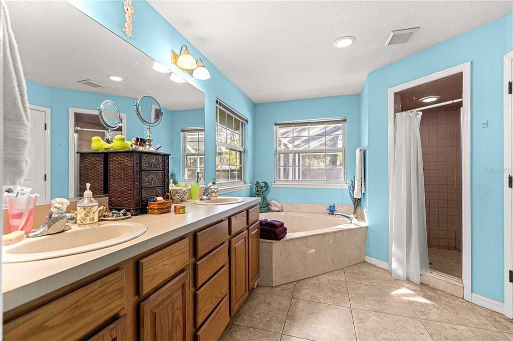 For Sale: $485,000 (3 beds, 2 baths, 2070 Square Feet)