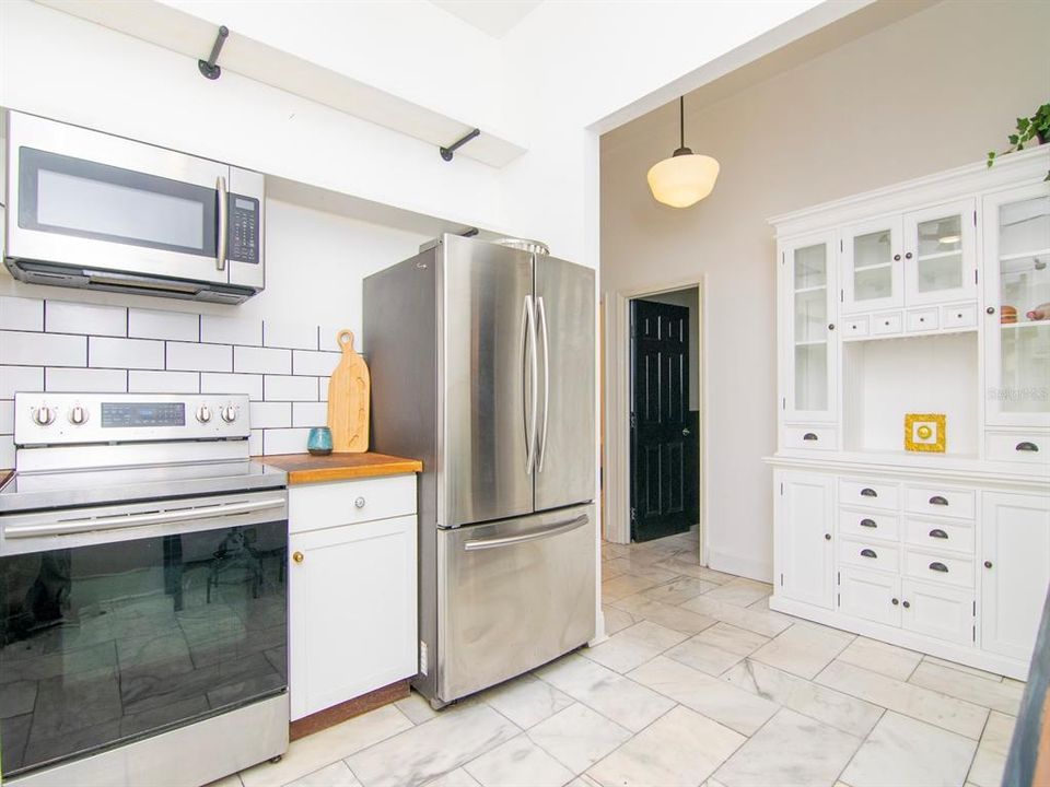 For Rent: $4,500 (3 beds, 2 baths, 2015 Square Feet)