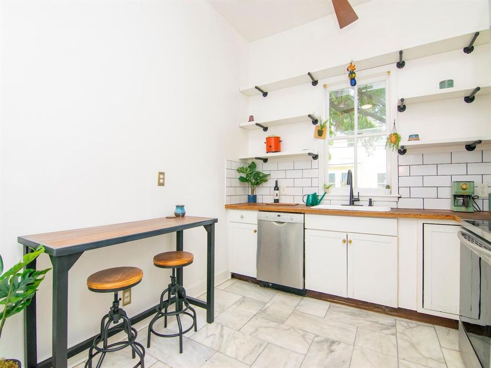 For Rent: $4,500 (3 beds, 2 baths, 2015 Square Feet)