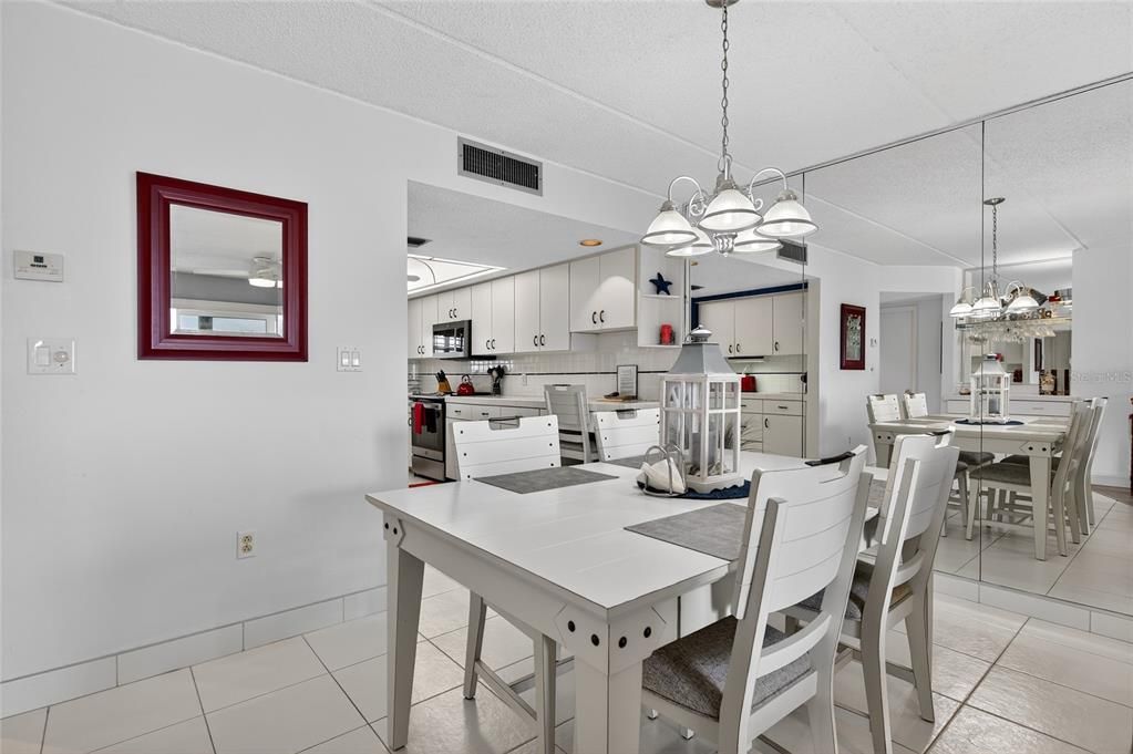 En Venta: $450,000 (2 camas, 2 baños, 1121 Pies cuadrados)