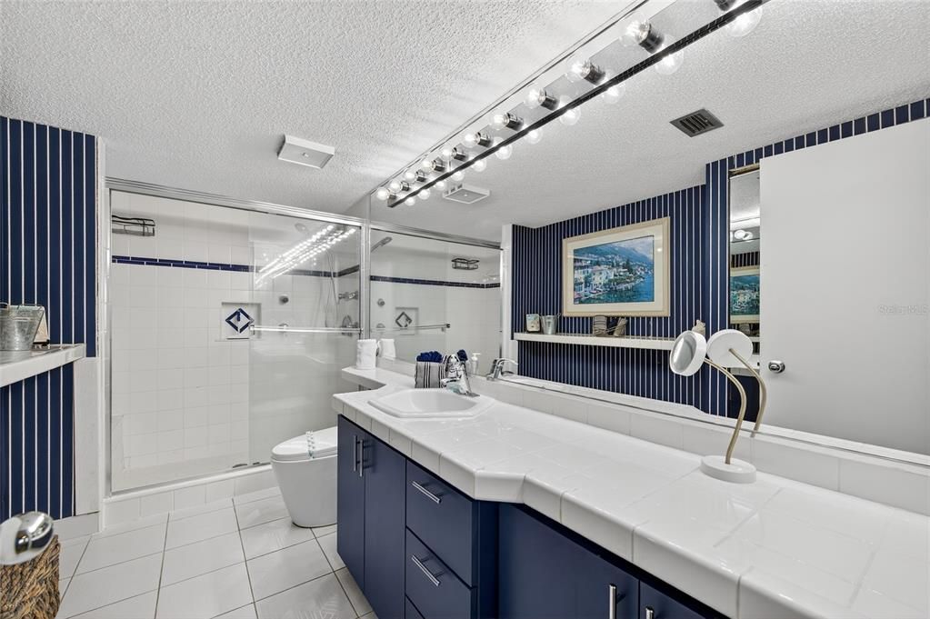 En Venta: $450,000 (2 camas, 2 baños, 1121 Pies cuadrados)