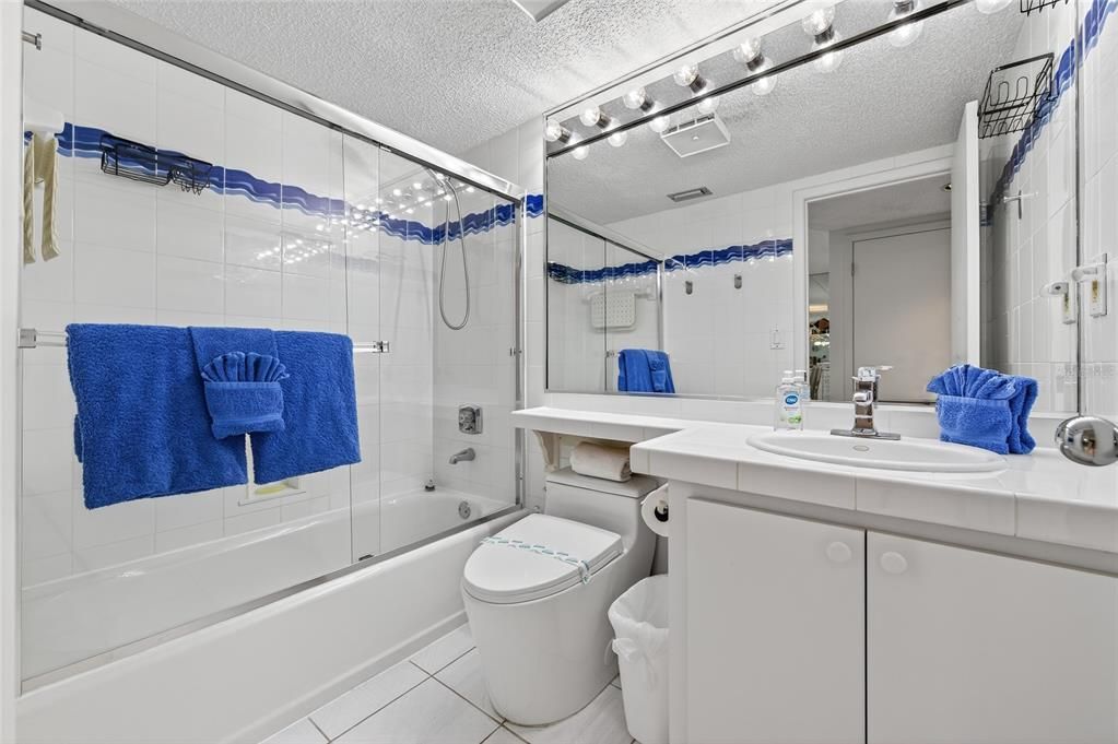 En Venta: $450,000 (2 camas, 2 baños, 1121 Pies cuadrados)