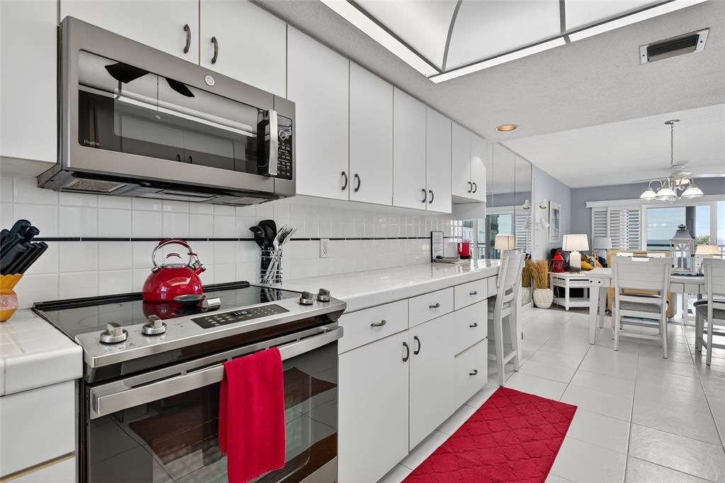 En Venta: $450,000 (2 camas, 2 baños, 1121 Pies cuadrados)