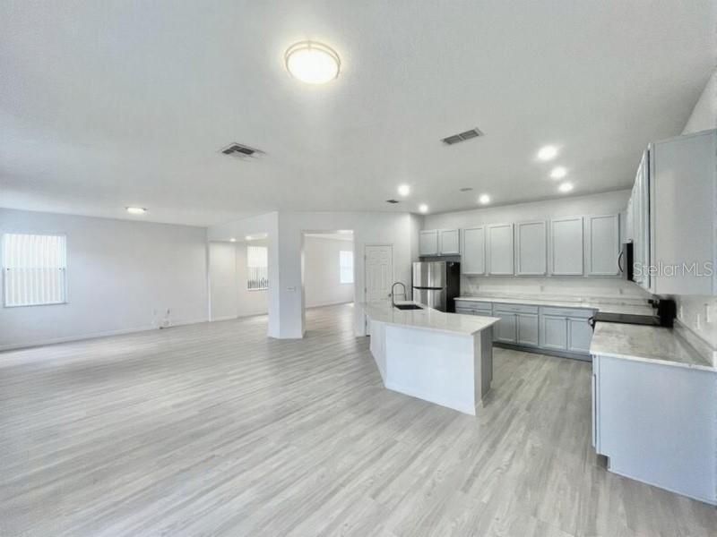 出租: $2,450 (3 贝兹, 2 浴室, 2611 平方英尺)