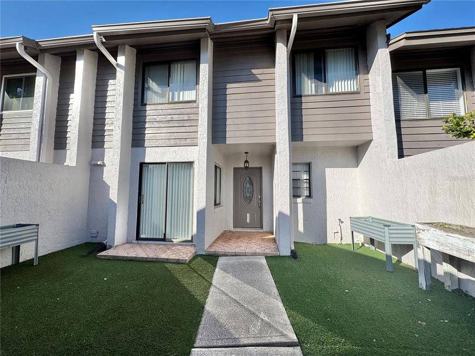 Под контрактом: $2,200 (3 спален, 2 ванн, 1314 Квадратных фут)