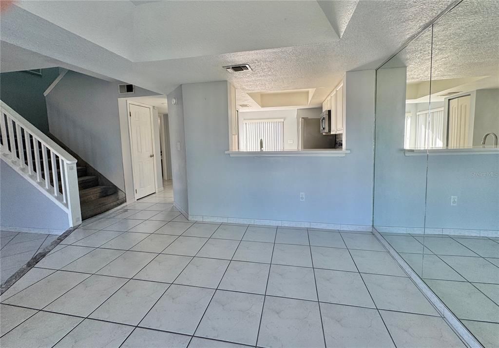 Под контрактом: $2,200 (3 спален, 2 ванн, 1314 Квадратных фут)