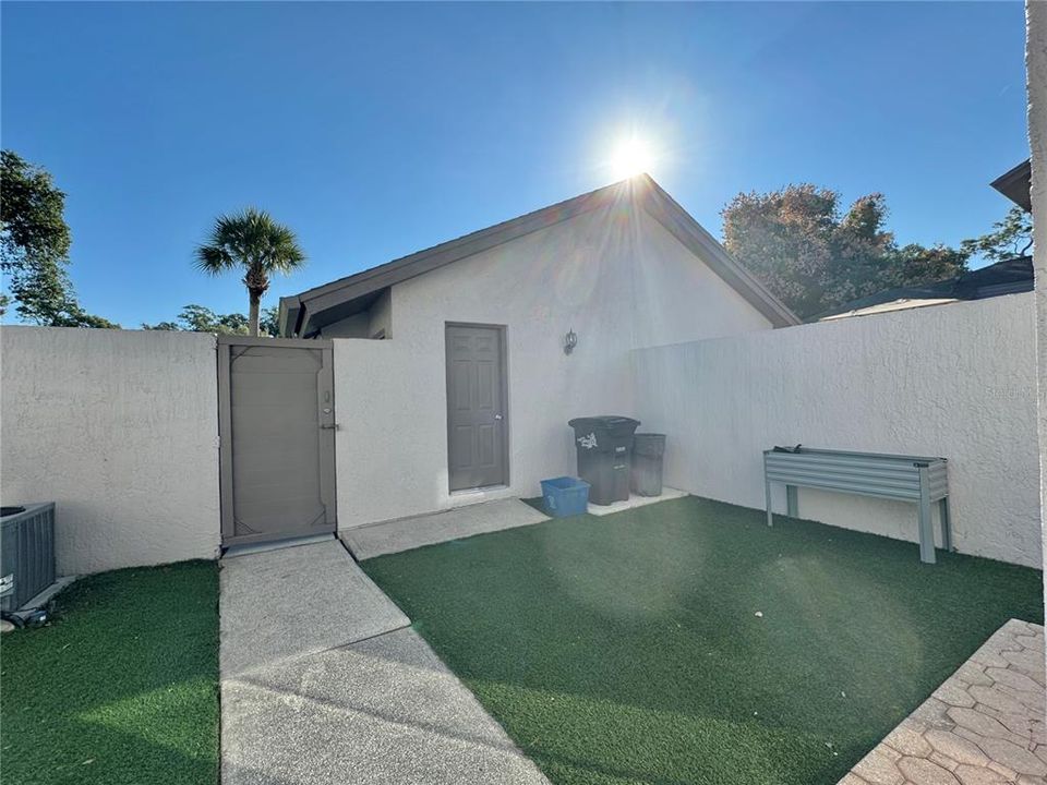 Под контрактом: $2,200 (3 спален, 2 ванн, 1314 Квадратных фут)