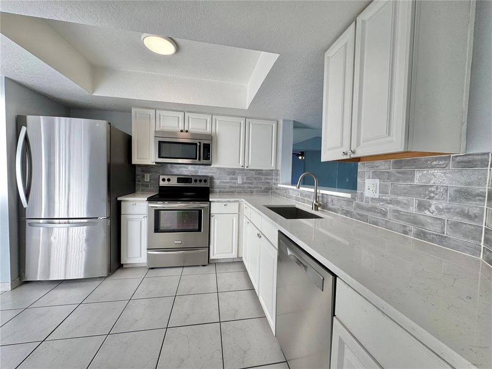 Под контрактом: $2,200 (3 спален, 2 ванн, 1314 Квадратных фут)