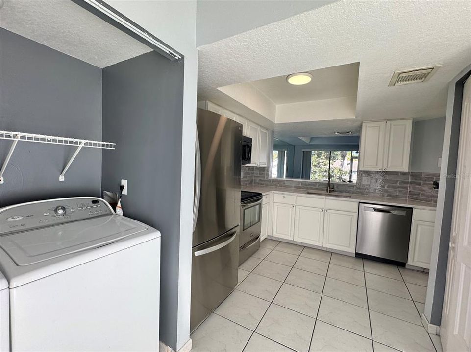 Под контрактом: $2,200 (3 спален, 2 ванн, 1314 Квадратных фут)