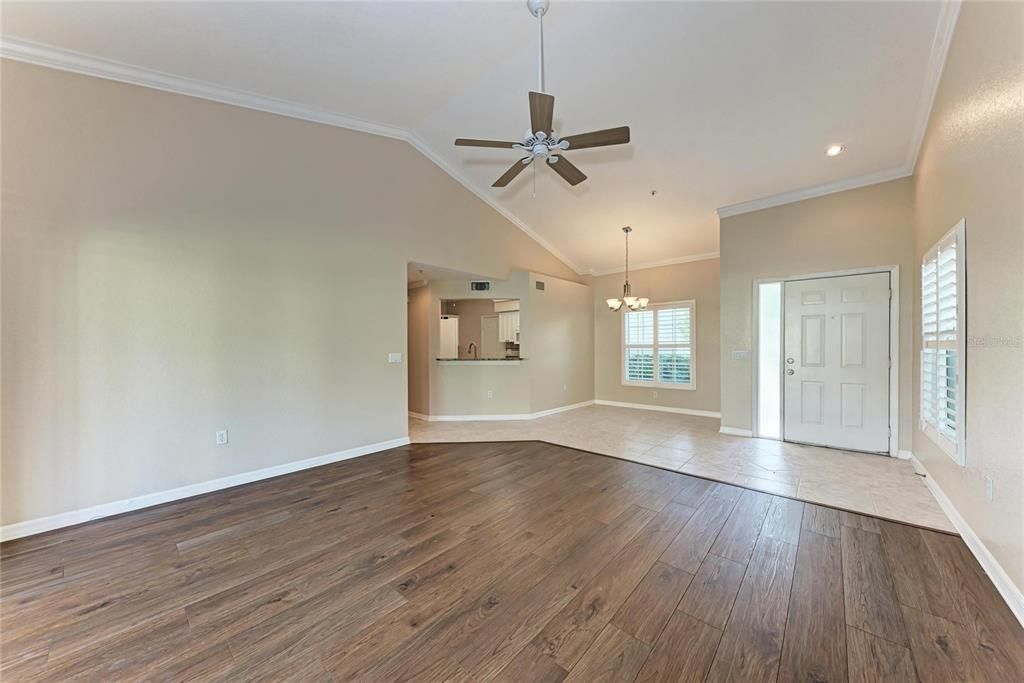 待售: $290,000 (2 贝兹, 2 浴室, 1352 平方英尺)