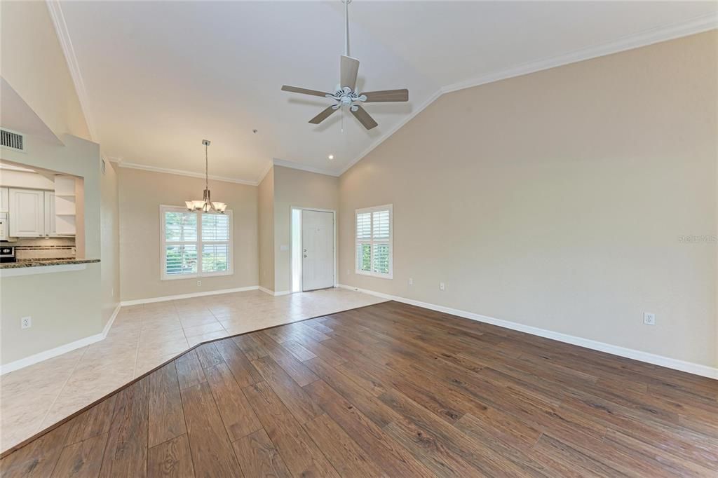 待售: $290,000 (2 贝兹, 2 浴室, 1352 平方英尺)