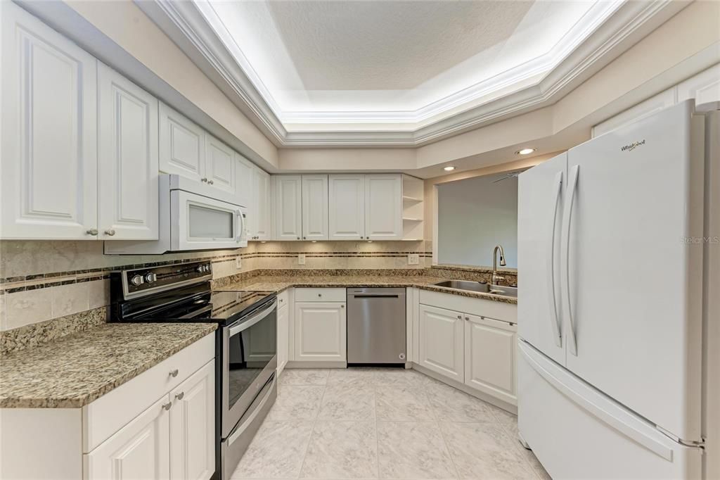 待售: $290,000 (2 贝兹, 2 浴室, 1352 平方英尺)