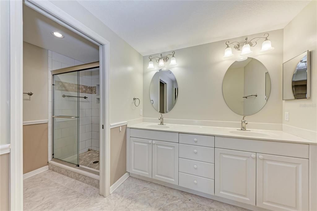 待售: $290,000 (2 贝兹, 2 浴室, 1352 平方英尺)