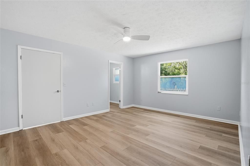 Active With Contract: $374,900 (3 beds, 2 baths, 1580 Square Feet)