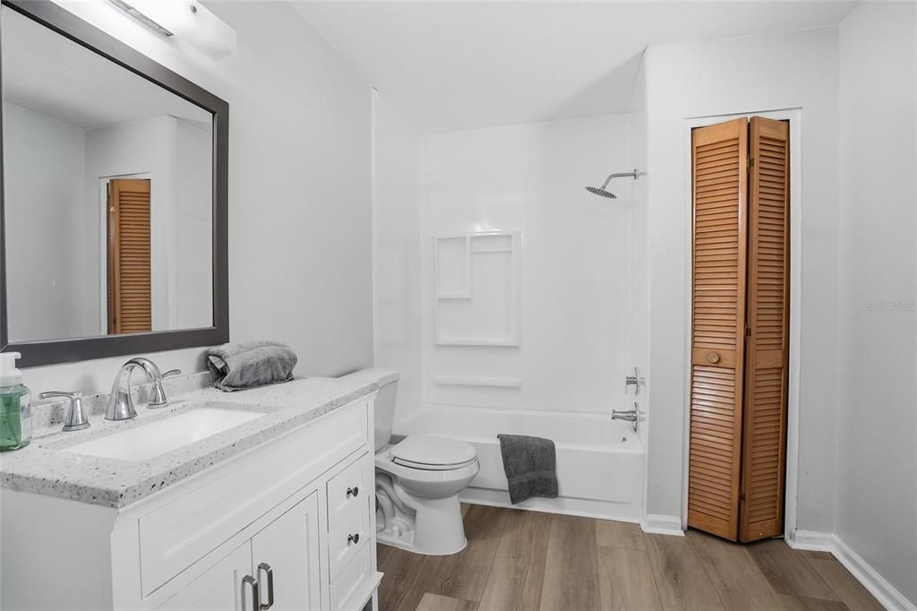 Active With Contract: $374,900 (3 beds, 2 baths, 1580 Square Feet)