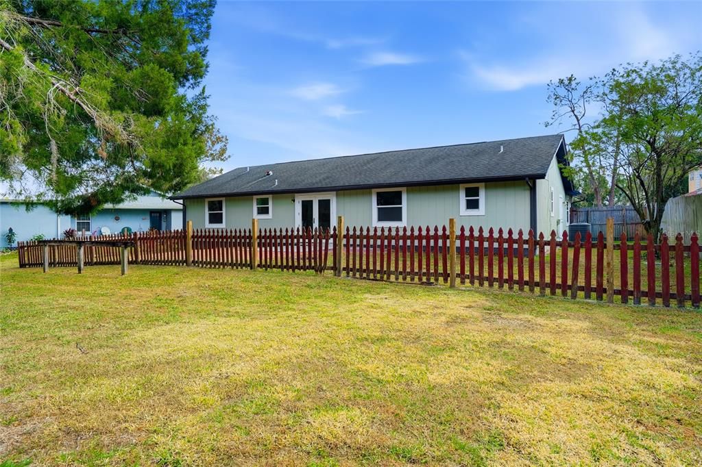 Active With Contract: $374,900 (3 beds, 2 baths, 1580 Square Feet)