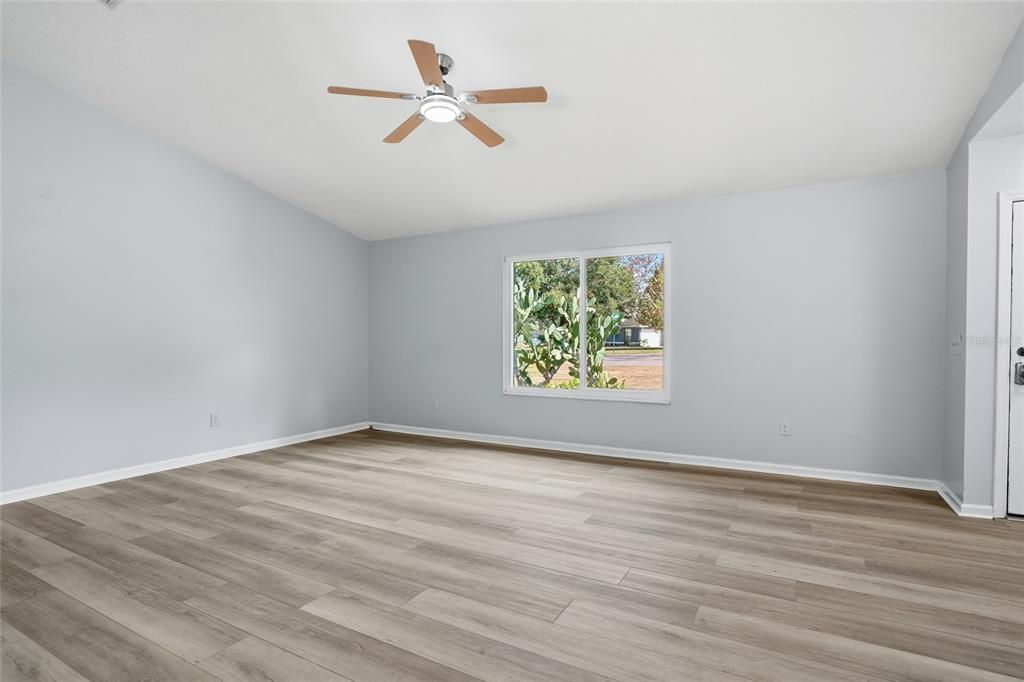 Active With Contract: $374,900 (3 beds, 2 baths, 1580 Square Feet)