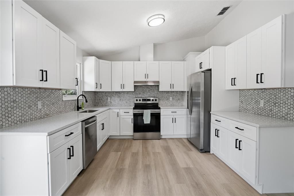 Active With Contract: $374,900 (3 beds, 2 baths, 1580 Square Feet)